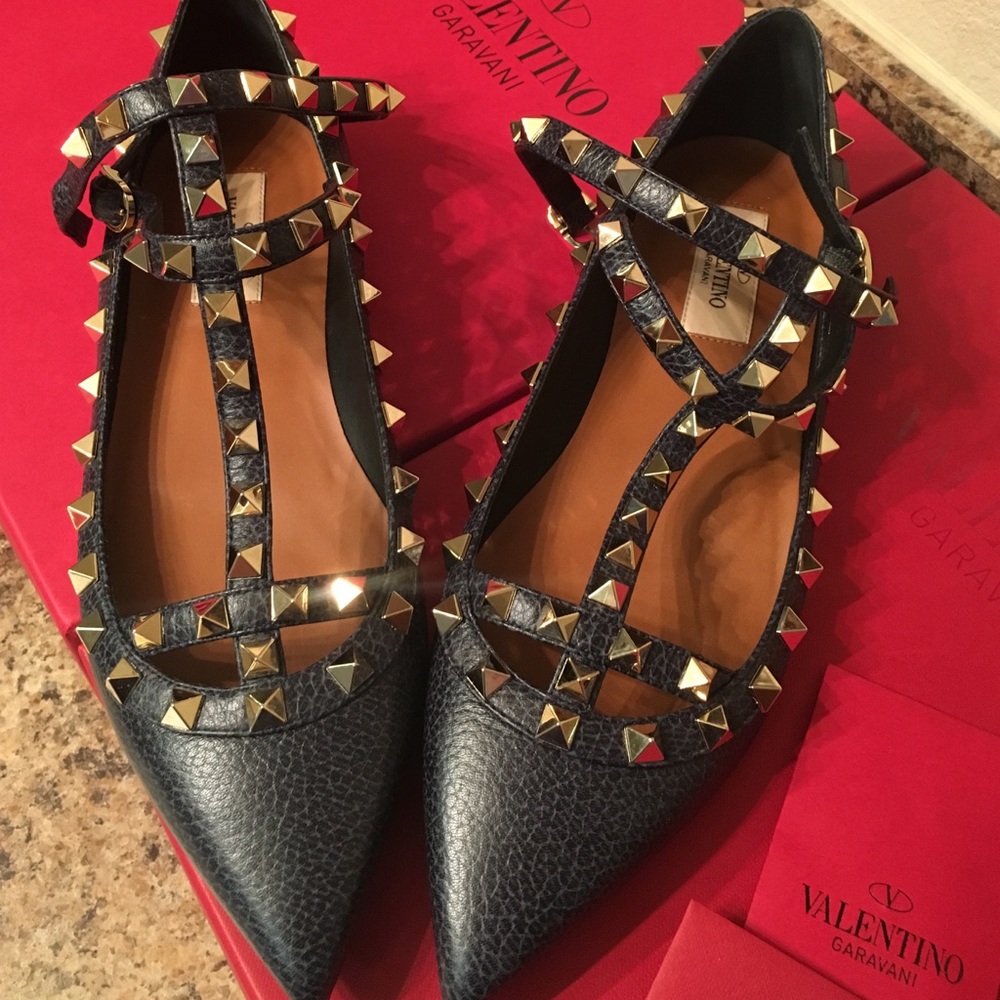 NEW Valentino rockstud flats!